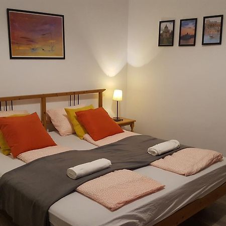 Michael Apartment With 2 Rooms Near Gozsdu Udvar Budapest Bagian luar foto